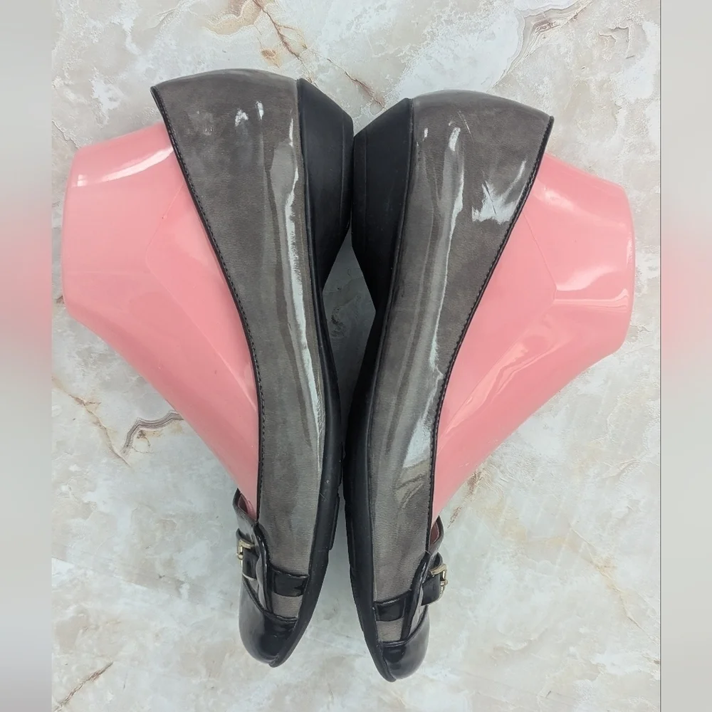 Naturalizer Woman's Patent Leather  Flats Buckle Detail‎ Size  7.5